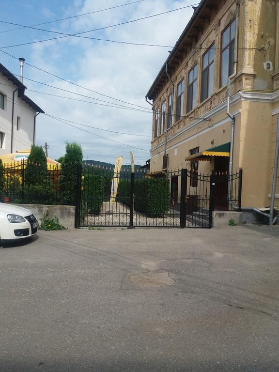 فندق Casa Ariana Curtea de Argeş المظهر الخارجي الصورة